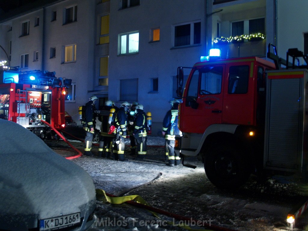 Feuer in Kueche Koeln Vingst Homarstr P665.JPG